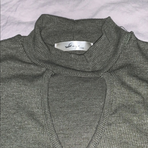 Peep hole blouse - Picture 2 of 2